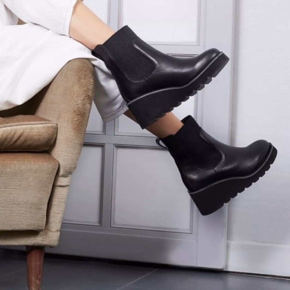 M. Gemi The Bria Gray Leather Chelsea Wedge Boot Women’s 38.5 (size 8)